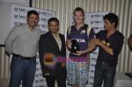Shahrukh Khan gifts Tag Heuer to KKR players in Trident, Mumbai on 26th May 2011 (15).JPG